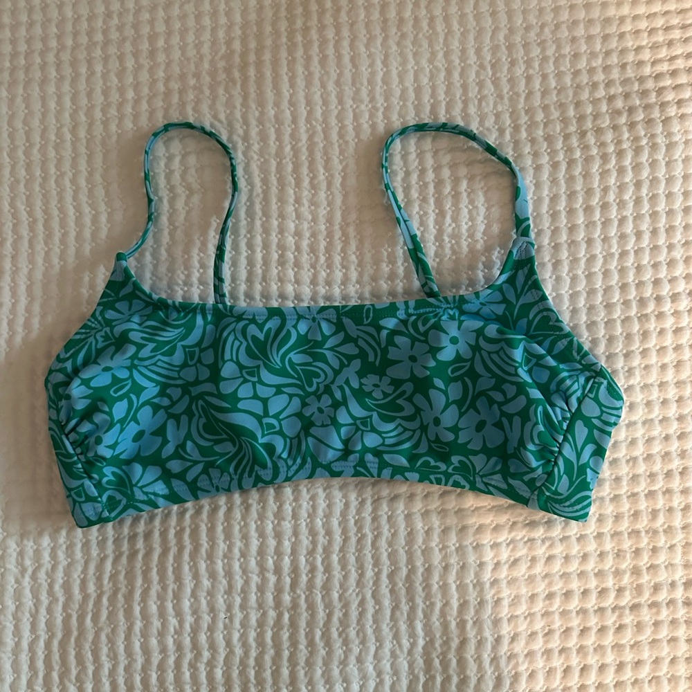 green and blue floral Wild Fable bikini bathing suit top women’s size medium